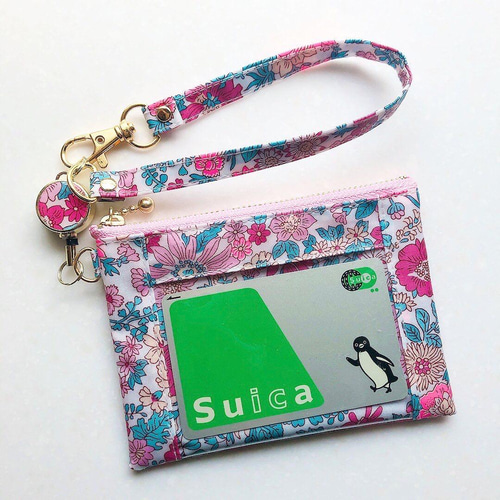 ネオンリバティ「エミリー」パスケース＆リールストラップ 12