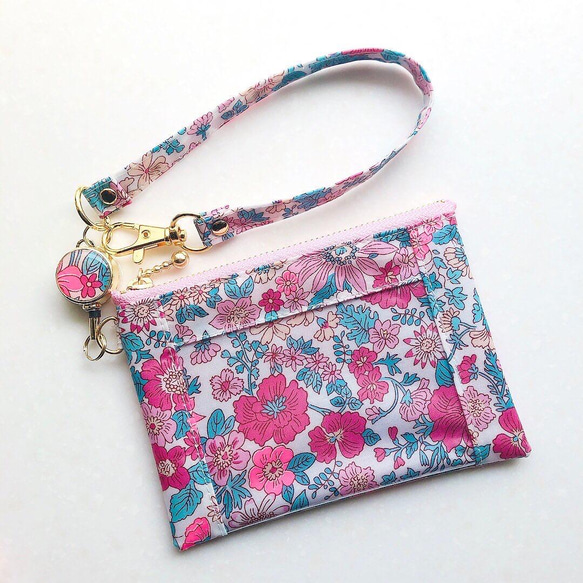 ネオンリバティ「エミリー」パスケース＆リールストラップ 12