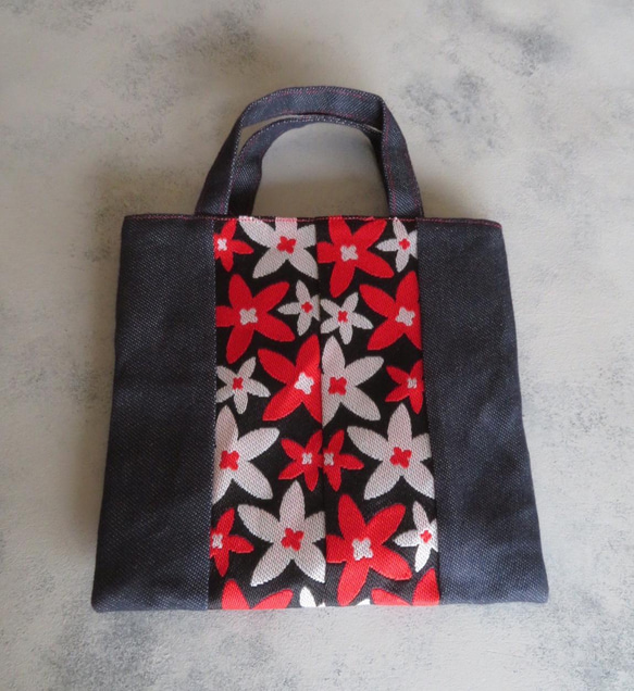 畳縁 mini トートバッグ(おとなな赤&黒の花柄) 4枚目の画像