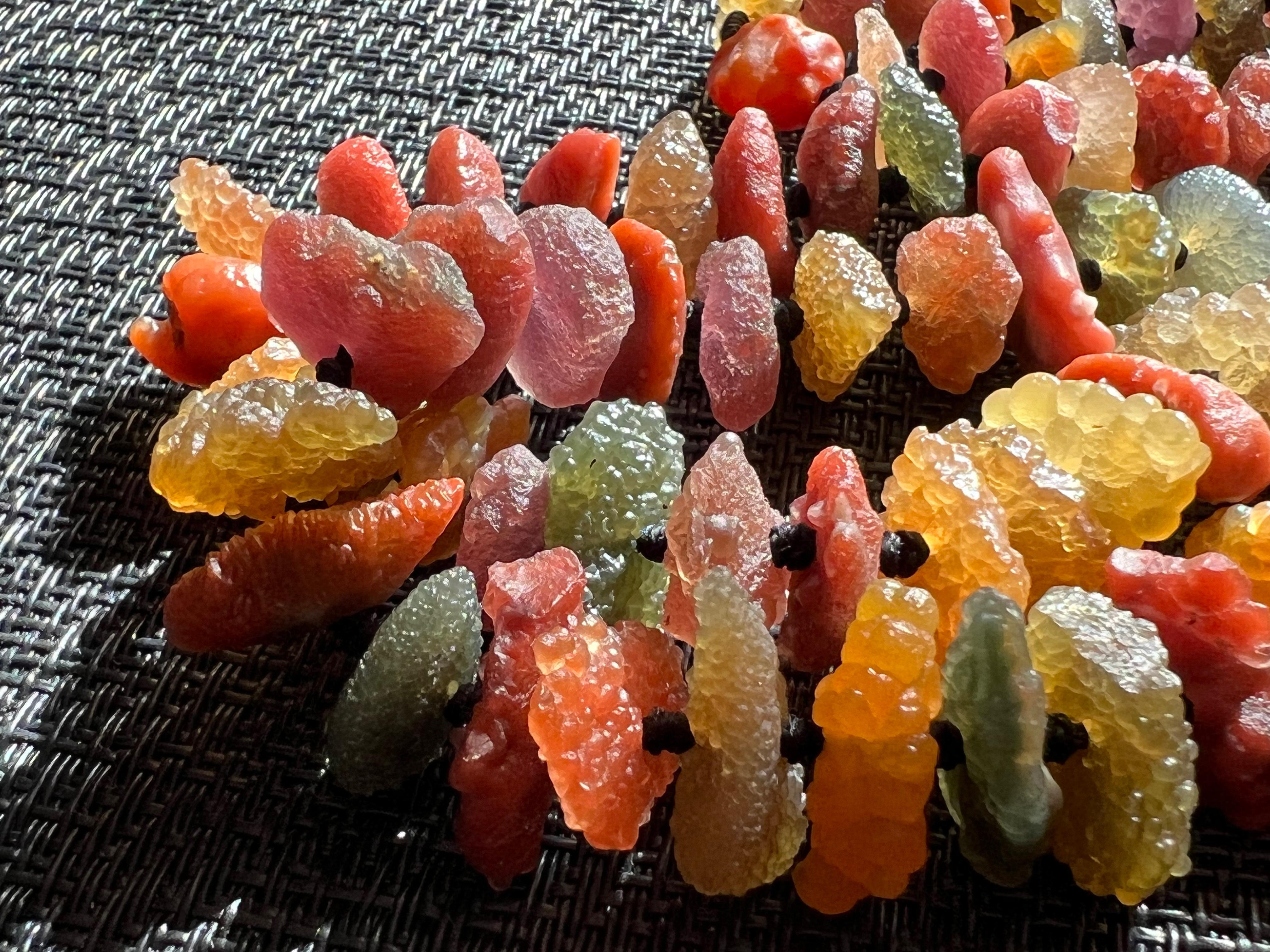 ゴビ石−819 黒山瑪瑙　ビーズ　ネックレス　カラフル