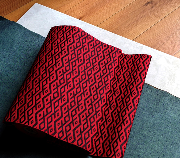 手織り博多織　帯「ナシラズ(赤竜）」赤と黒の個性的な柄のおしゃれ帯 1枚目の画像