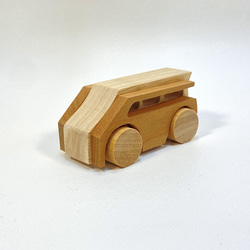 木のおもちゃ 車 クルマ くるま　ワンボックスカー 赤ちゃん おもちゃ  ミニカー　安心 安全　誕生日　出産祝い 1枚目の画像