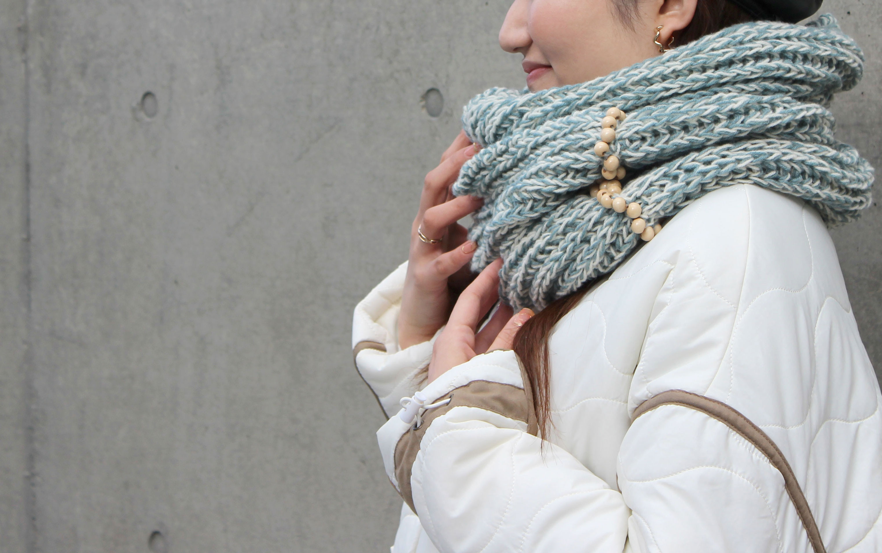 【手編みキット】 ウッドビーズ付きふんわりスヌード / Blue  (glittknit-4)