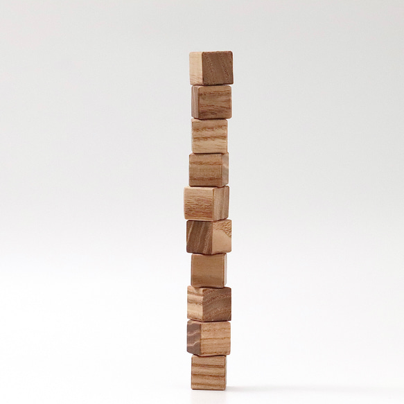 シンプルな木製キューブマグネット 〈タモ〉 7枚目の画像