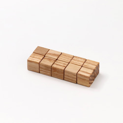 シンプルな木製キューブマグネット 〈タモ〉 2枚目の画像