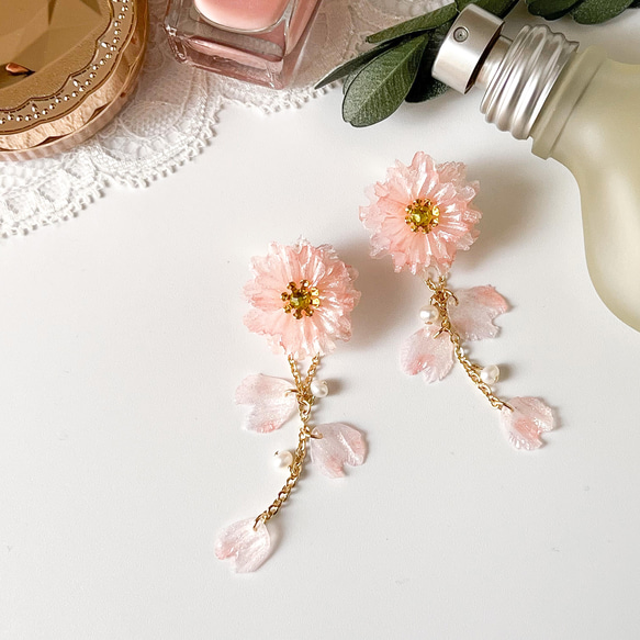 【特集掲載】八重桜のクリップイヤリング　耳元に春を咲かせよう！嬉しい2way 3枚目の画像