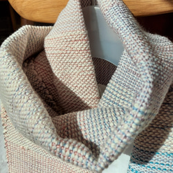 手織り　綿と絹のやさしいマフラー　春霞　経糸灰ピンク　作品2103 2枚目の画像