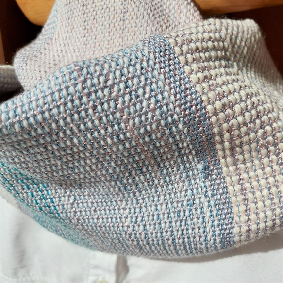 手織り　綿と絹のやさしいマフラー　春霞　経糸灰ピンク　作品2103 5枚目の画像