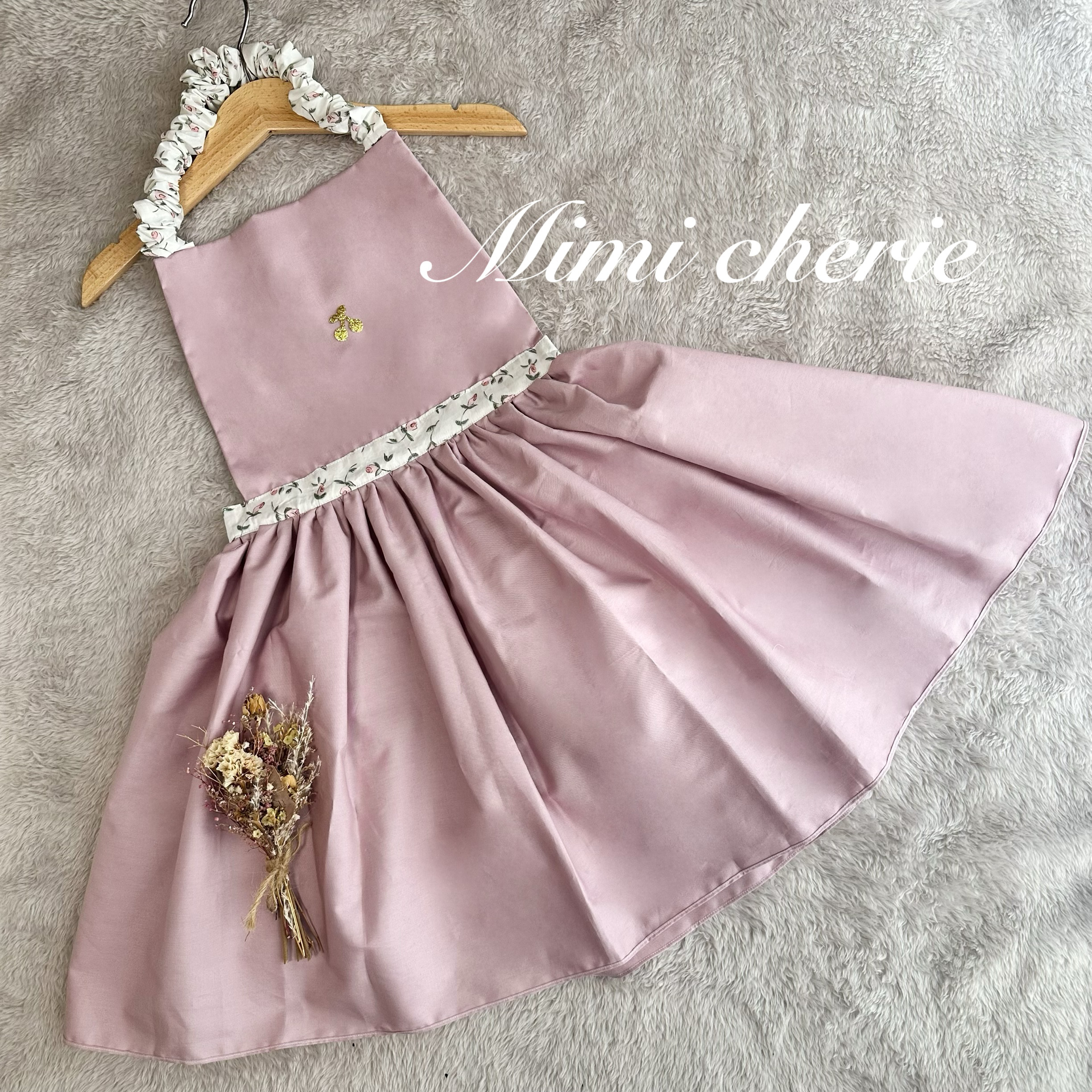 さえら ベルパーチ ピンク フリル エプロン 花モチーフ Bicolor frill