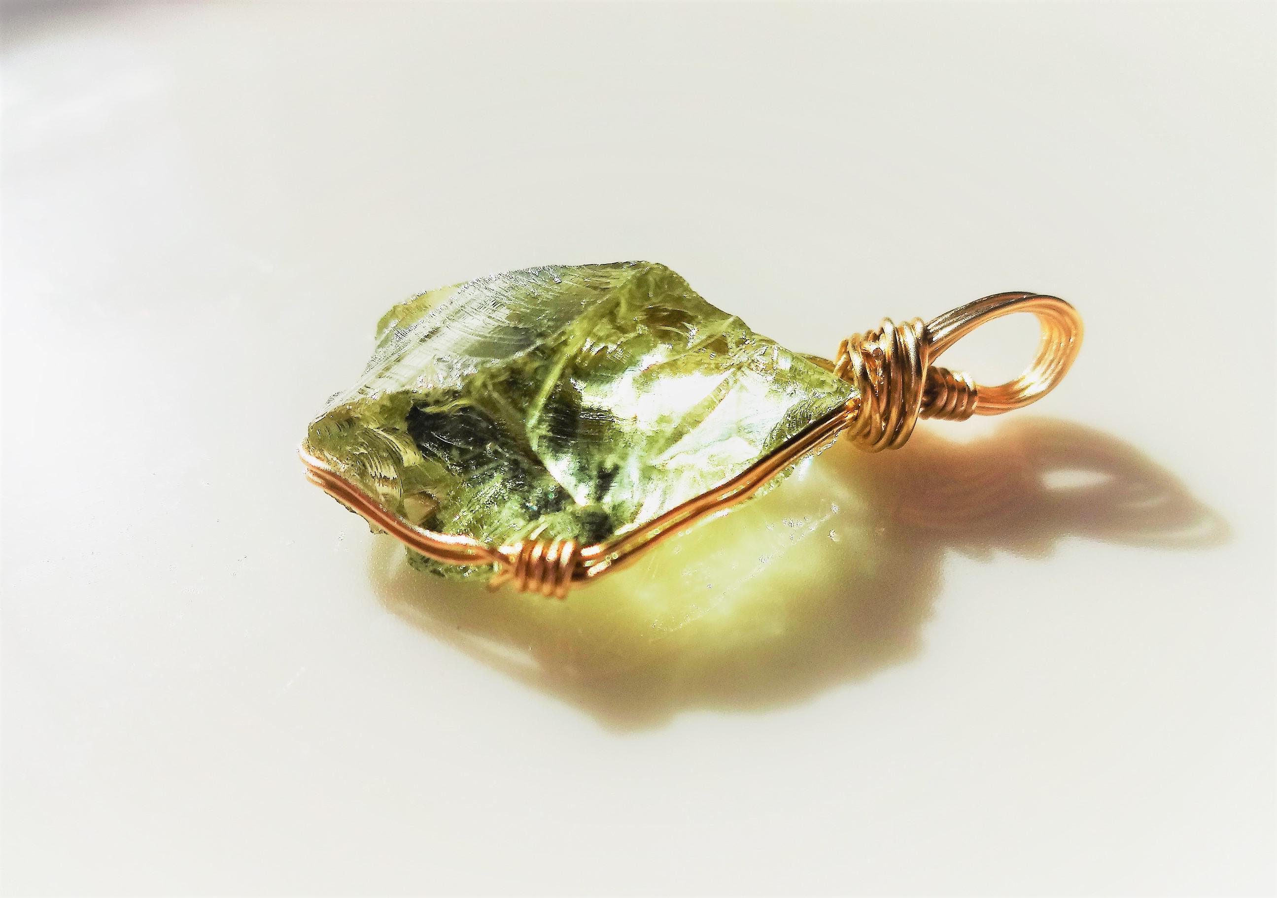 純正シエラ産アンダラクリスタルペンダントトップ　23g　14kgf 14kgf シエラ産アンダラ ハンターグリーン ペンダントトップ mac party