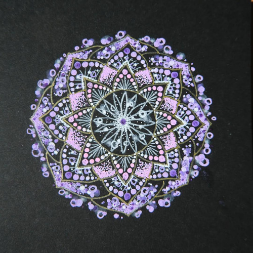 はち✨隠れ神金文字チャクラ絵画 チャクラのコンセプト。内なる愛と光と平和。華麗な曼荼羅の上に