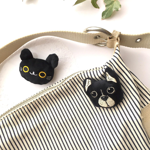 黒猫 犬 の ぬいぐるみパーツ （2つめ値引き もふもふ ブローチ