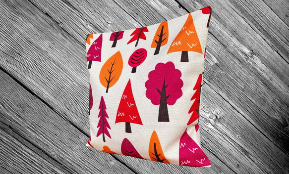 森林坐墊紅色樹木-扁柏香味- 第3張的照片