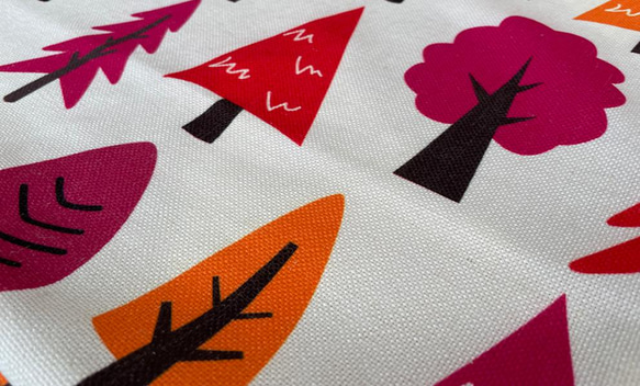 森林坐墊紅色樹木-扁柏香味- 第5張的照片