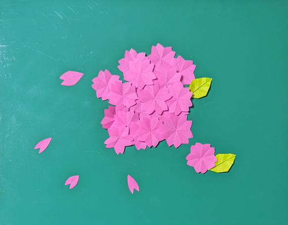 ピンク色のミニ桜＊卒園 卒業  入園 入学 壁画用、お誕生日カード、メッセージカード、贈り物など 1枚目の画像