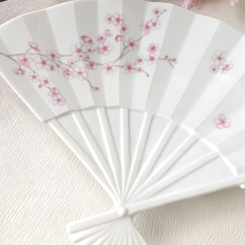 桜柄 扇子型プレート 中皿 trenta 通販 13378265｜Creema(クリーマ)