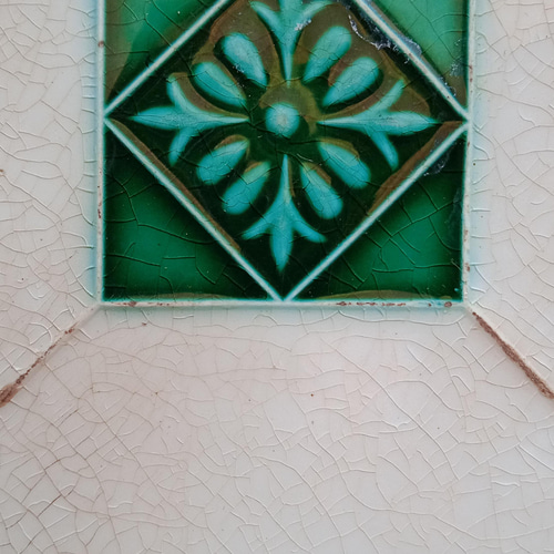 里帰り便・淡路島ダントー社のマジョリカタイル・100年前に海を渡った