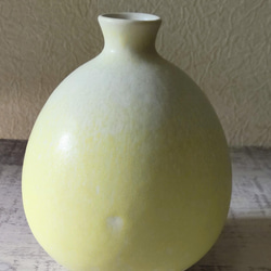 レモン色の花瓶 3枚目の画像