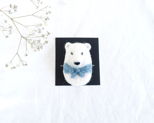 ＊白クマさん＊横向き＊ブローチ＊羊毛フェルトハンドメイド fcb77ed7e7f5a824137d2d09111b86