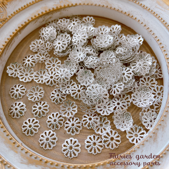 ビーズキャップ 花座 ホワイトシルバー 100個 直径約9mm 2枚目の画像