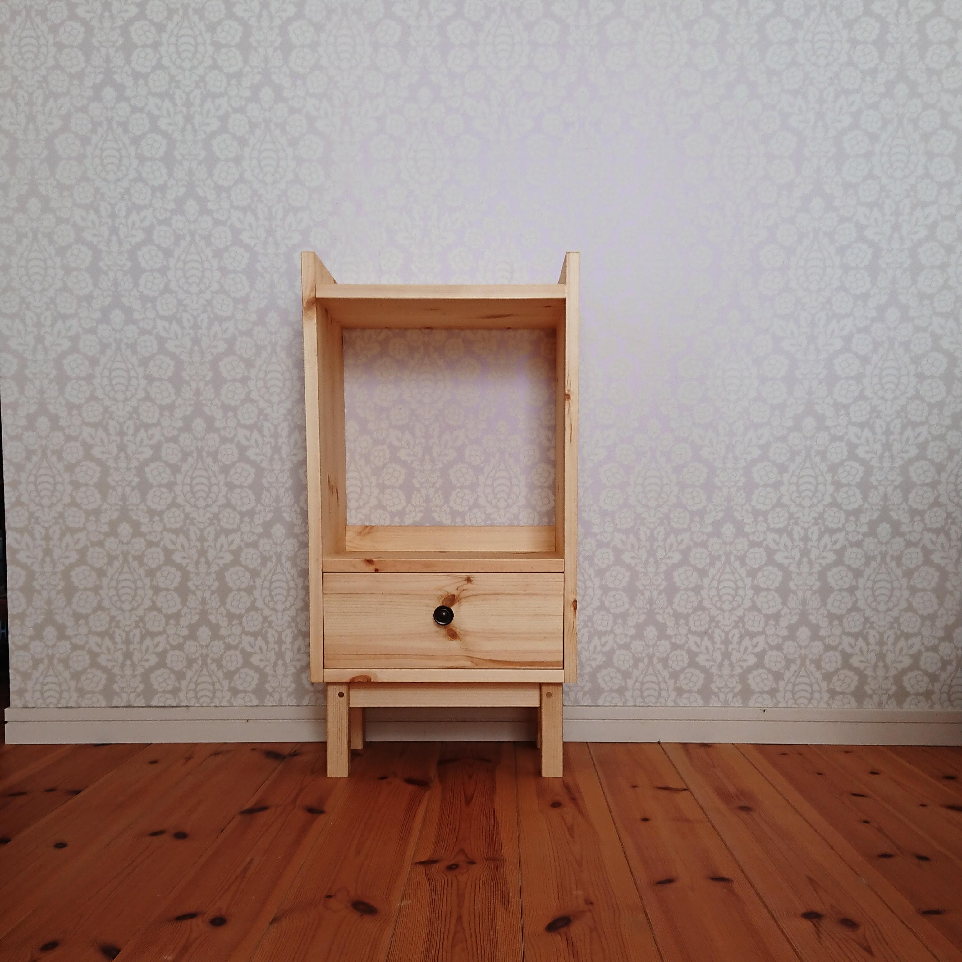 シンプルなドロワーシェルフ