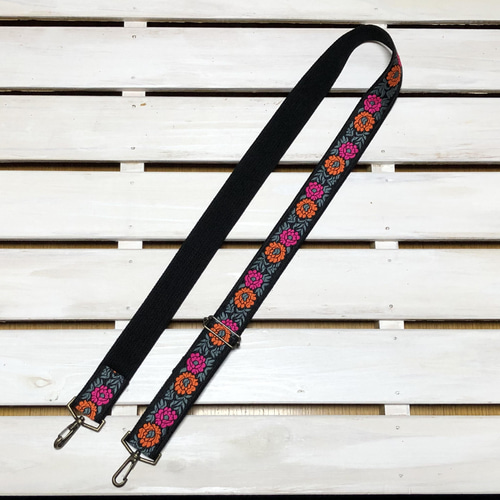 38mm幅・斜め掛け用ショルダーストラップ☆ 昭和レトロな大花柄☆黒