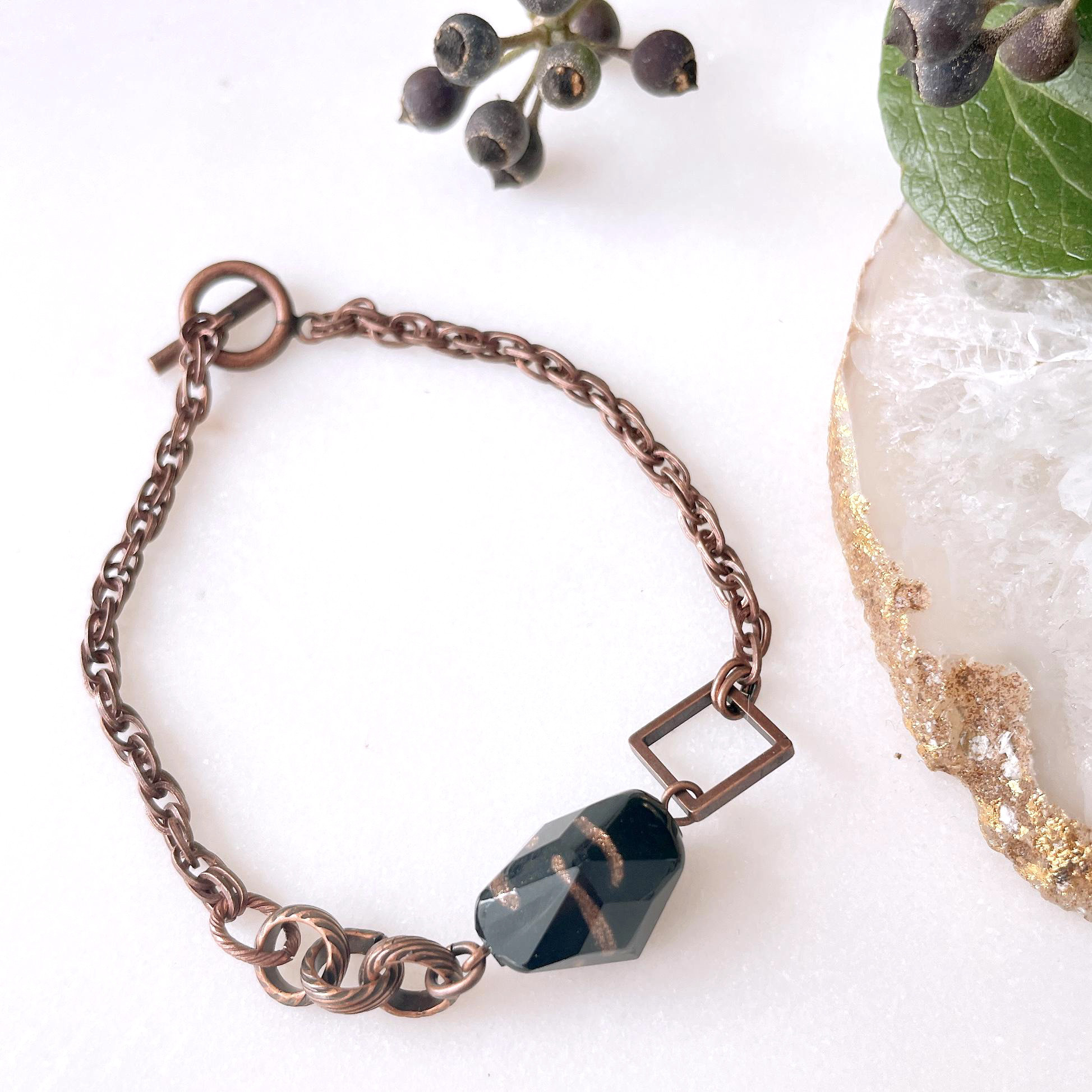 《誰ともかぶらない一点物》希少なアンティークブロンズで差をつけて★フランス製ヴィンテージガラスのブレスレット