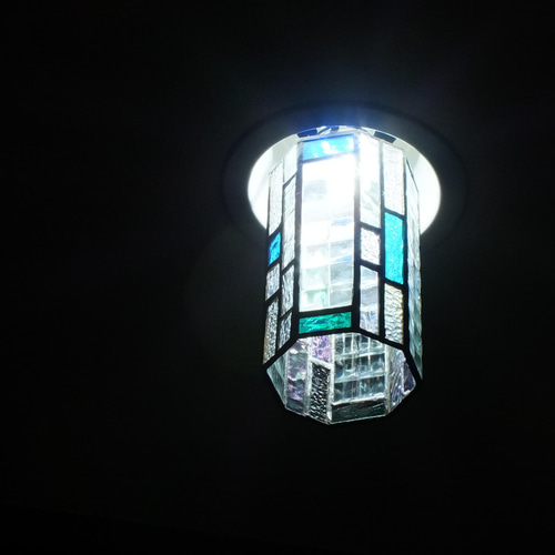 ダウンライト ステンドグラスとLED（白昼色）の組み合わせ