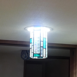 ステンドグラスのダウンライト ダウンライト；ステンドグラス（青と黄色） マンションの玄関向き