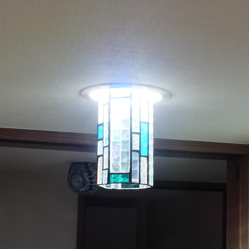ダウンライト ステンドグラスとLED（白昼色）の組み合わせ