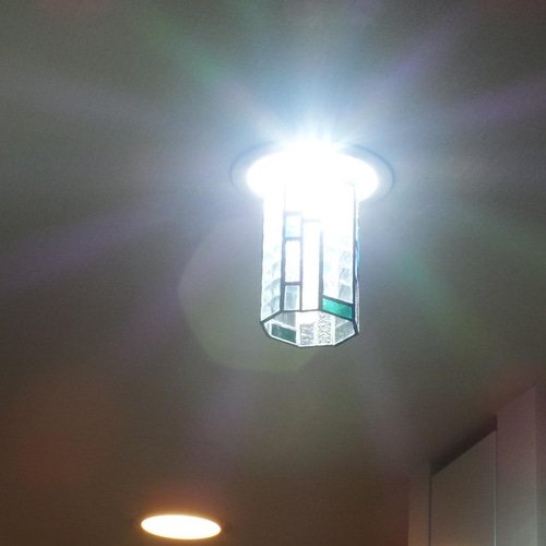 ダウンライト ステンドグラスとLED（白昼色）の組み合わせ