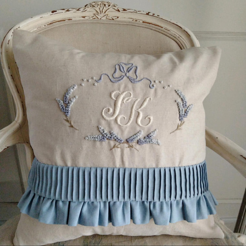 モノグラム刺繍リネンクッションカバー(ブルー×ラベンダー)手
