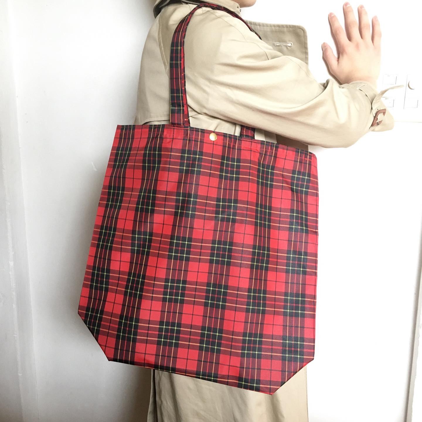 人気！再々販です☺︎素敵タータンチェック 赤×黒 エコバッグ ポケット