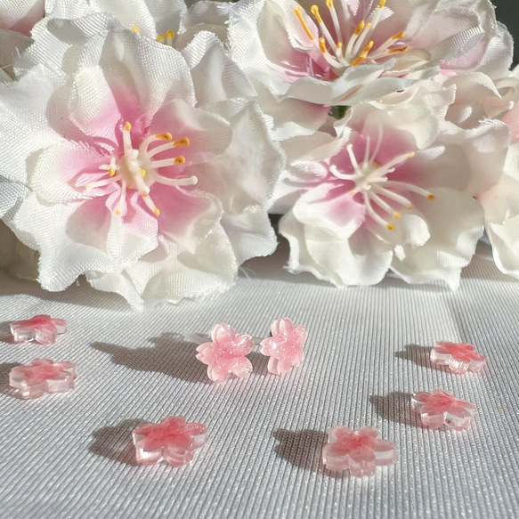 【再販】小さな一輪　煌めく桜のピアス/イヤリング 4枚目の画像