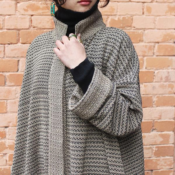 【人氣補貨】復古提花大衣，完美契合春季 第1張的照片