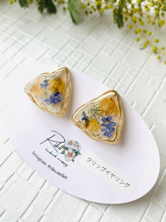 【sale】花束みたいな三角ピアス/イヤリング 1枚目の画像