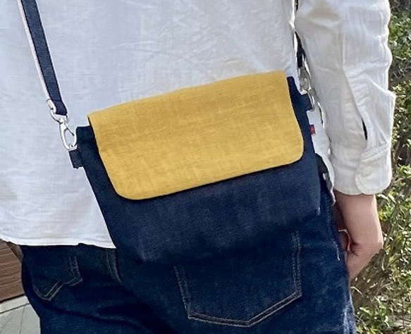 雙色迷你肩包，由含羞草色麻板和真正的藍色岡山牛仔布/智慧型手機單肩製成，可用作手拿包，還有小禮物。 第1張的照片