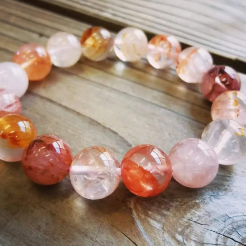 マニカラン水晶レッドフラワーファントムのブレスレット ◇マニカラン水晶レッドフラワーファントムのブレスレット