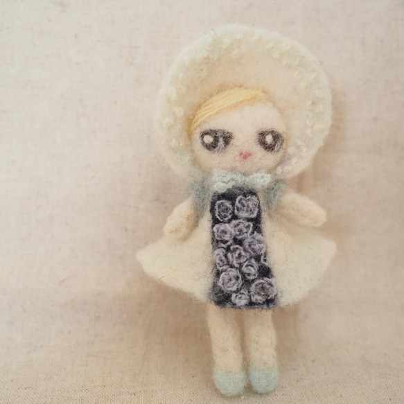 童話モチーフの文化人形　「雪の女王」 1枚目の画像
