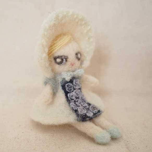 童話モチーフの文化人形　「雪の女王」 2枚目の画像