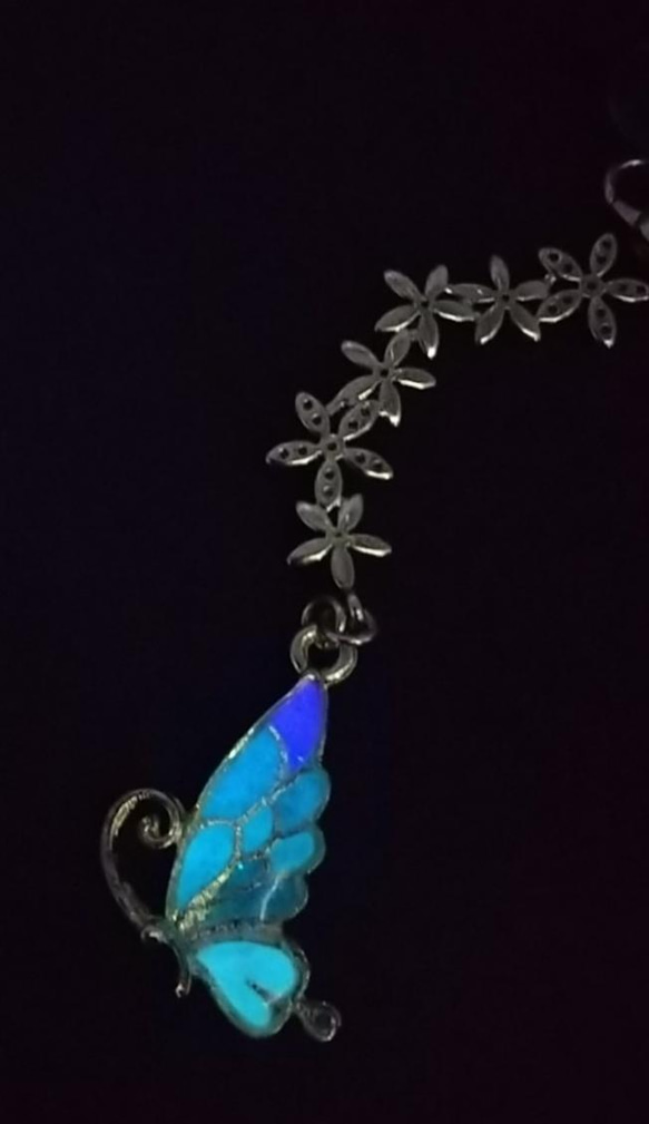 蓄光 マスク チャーム バタフライ 蝶 花 チェコガラス ジルコニア ストラップ 8枚目の画像