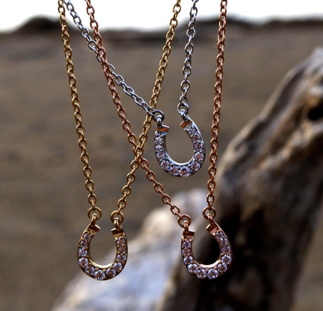 ホースシュー　ハワイアンジュエリー　ネックレス　レディース　ギフト　ジルコニア　重ね付け　ギフト　シンプル　華奢