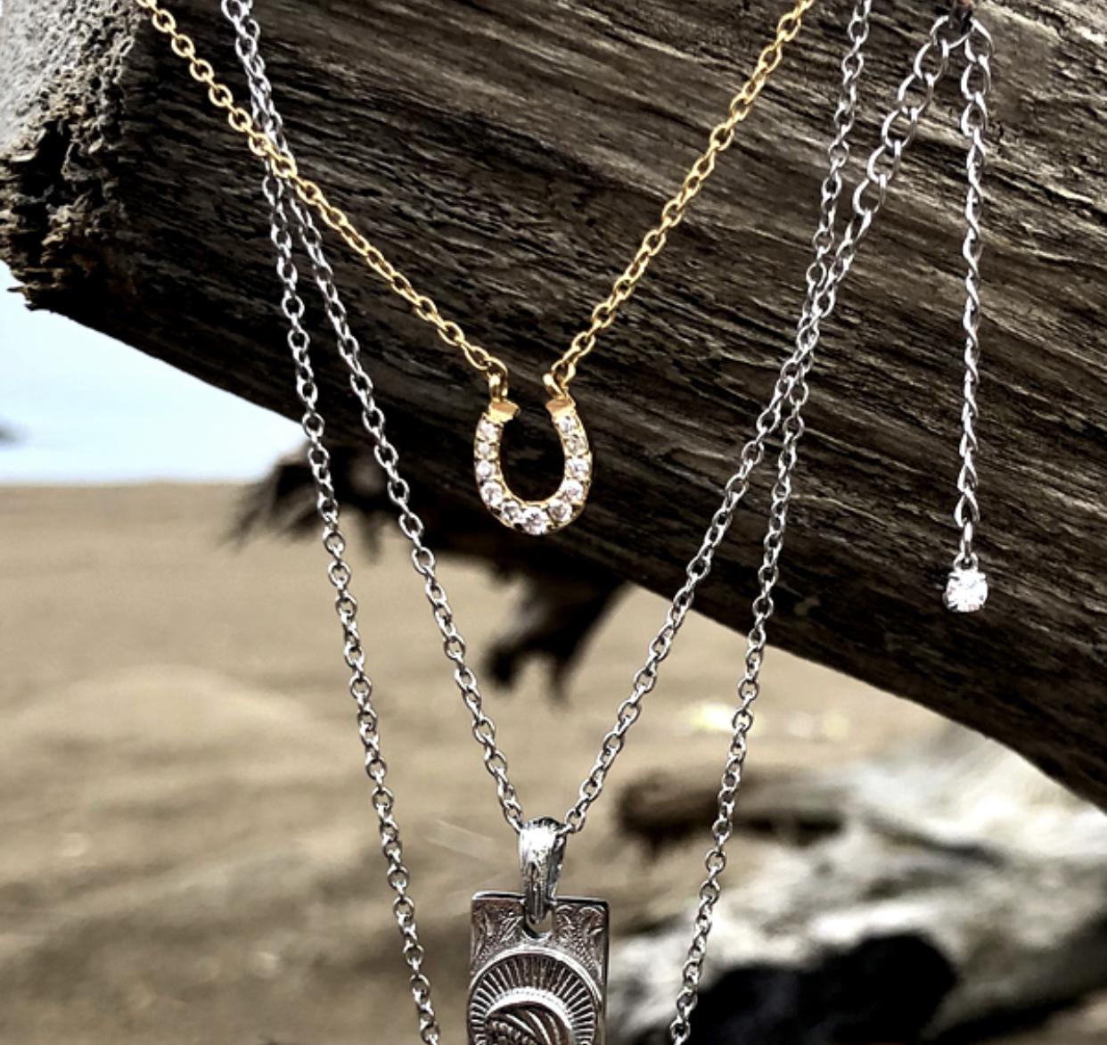 ホースシュー　ハワイアンジュエリー　ネックレス　レディース　ギフト　ジルコニア　重ね付け　ギフト　シンプル　華奢