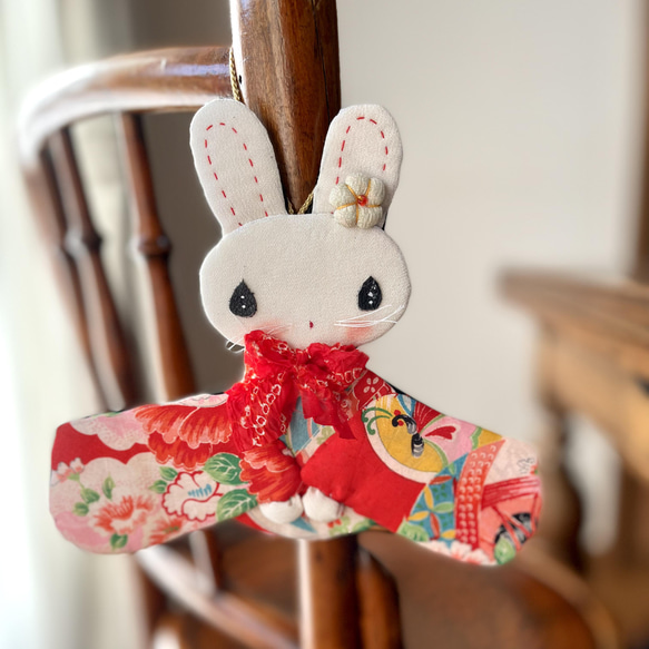 型染めタペストリー　円相にうさぎの口上　麻100％ 日本製 迎春飾り 正月飾り 型染めタペストリー 円相にうさぎの口上 麻100％ 日本製 迎春飾り