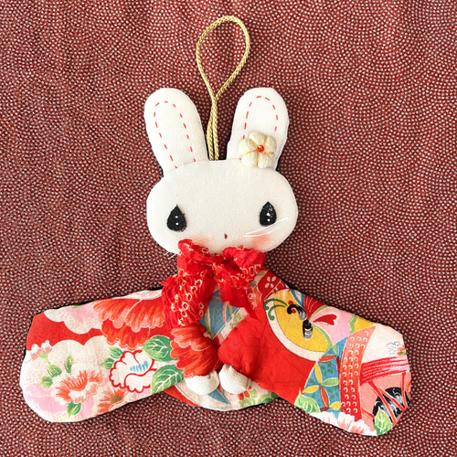 うさぎの壁掛け 古布タペストリー うさぎ 正絹 ちりめん 和布 レッド