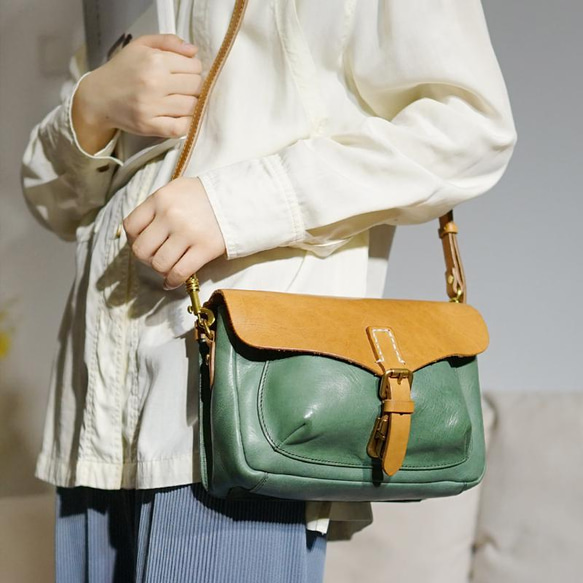 77 2022年新品 レザーバッグ レザー 本革 牛革ショルダーバッグ 内  