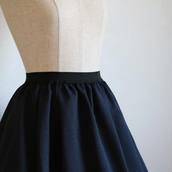 [豪華美麗的褶皺線♪您可以選擇長度！ ] 羅緞塔夫綢蓬鬆裙子扇形下擺 [海軍 x 海軍] 第8張的照片