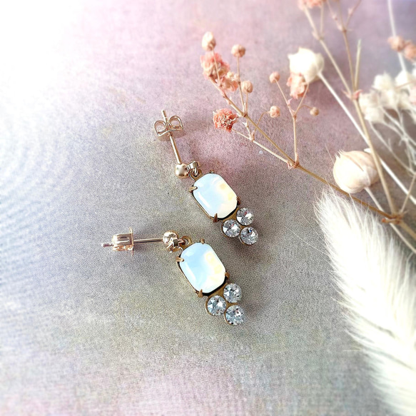 西ドイツヴィンテージグラスカボションピアス-white opal & crystal- 1枚目の画像