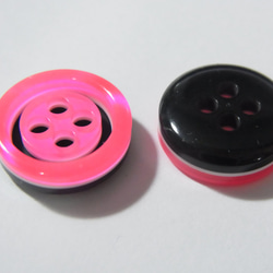 ネオンカラー 蛍光色 ピンク系5点セット 両折バイアステープ、スピンドル、ストレッチコード、コードストッパー、ボタン 10枚目の画像