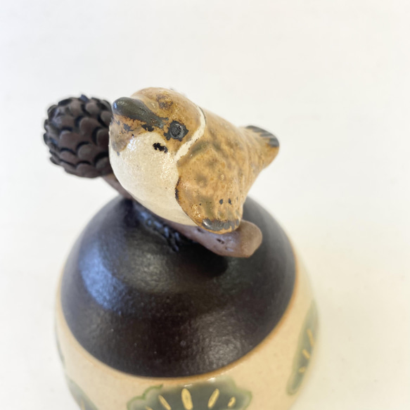goyoumatsuさまオーダー作品★陶のハコ「ふくら雀と松ぼっくり」 5枚目の画像